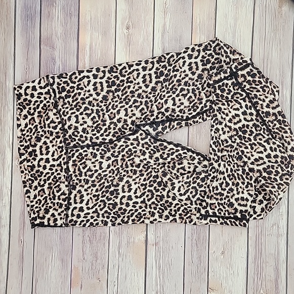 Zyia Scrunchy What Leopard Leggings - Picture 1 of 5